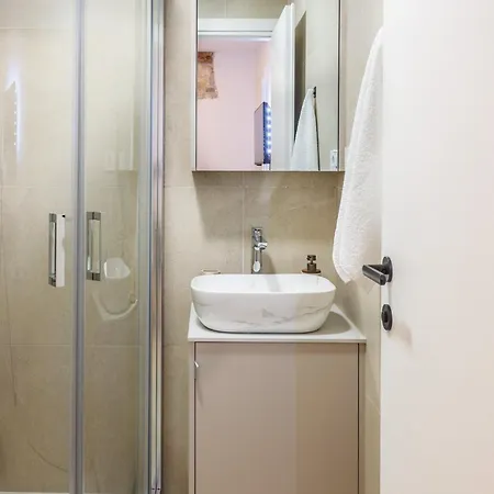 New, Modern Evala Apartment *