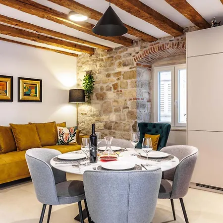 New, Modern Evala Apartment *
